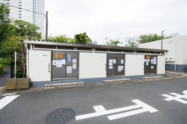 敷地内にゴミ置き場があり、忙しい朝でもスムーズにゴミ出ししやすい住環境です