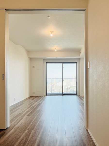 【HARUMI FLAG SUNVILLAGE T棟のリビングダイニング】