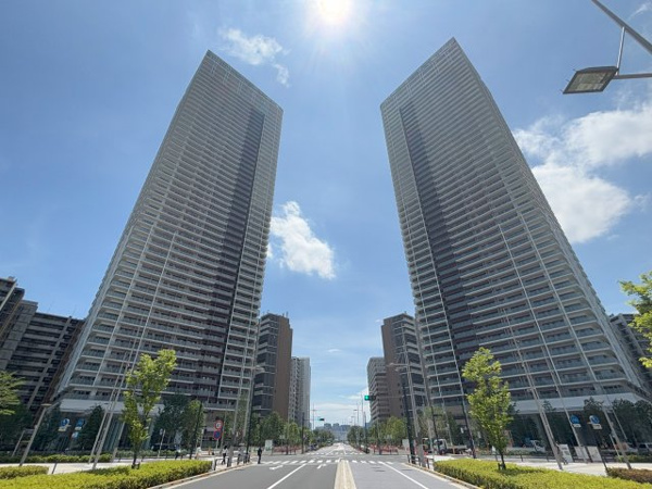 【HARUMI FLAG SUNVILLAGE T棟の外観】