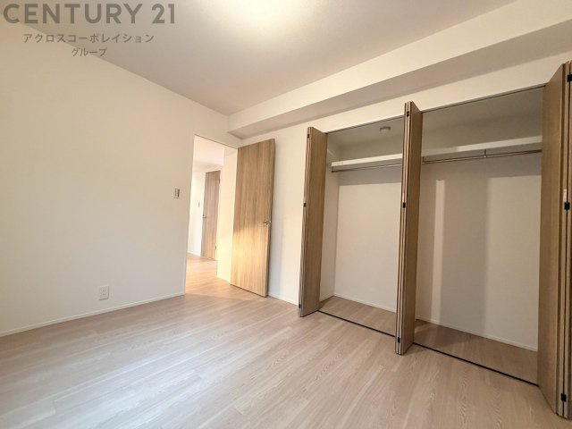 子供部屋…創造性や成長を促す遊びの空間を提供。学習や趣味に集中できる環境を整えます。個別のプライベートスペースは自己表現と自立心を育み、心地よい睡眠環境を整えリラックスできる場所を提供。