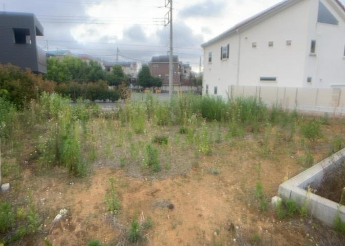物件の詳細については、現地を見てわかること以外に、役所や法務局などで調べないとわからないことがあります。そのため、現地に行く場合は、もしこの物件を買ったらどのような生活ができるかをイメージしましょう。