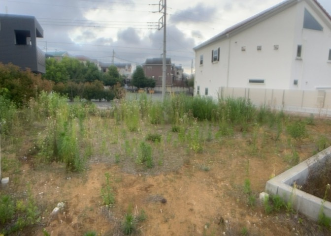 隣家の土地はどうなっているのか、生活利便施設が近くにあるのか、学校まで近いかなど、お客様のライフスタイルにあわせたイメージが重要です。また、近くにあると困る施設が近くにないかも確認するといいでしょう。