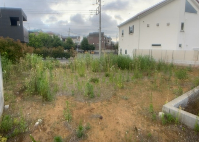 家を建てる前提で土地を探している場合、地盤の丈夫さは譲れない条件の一つです。地盤が脆弱だと追加工事が必要となります。また、過去に地盤沈下や液状化現象を起こした土地は、できるだけ避けた方がいいでしょう。
