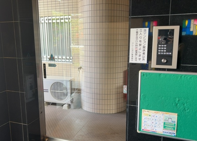 マンションのエントランスには、もともと風よけや防犯の役割がありますが、マンションによって宅配ボックスなどの設備が備わっている所もあります。日々の生活をイメージしながら生活しやすさをチェックしましょう。