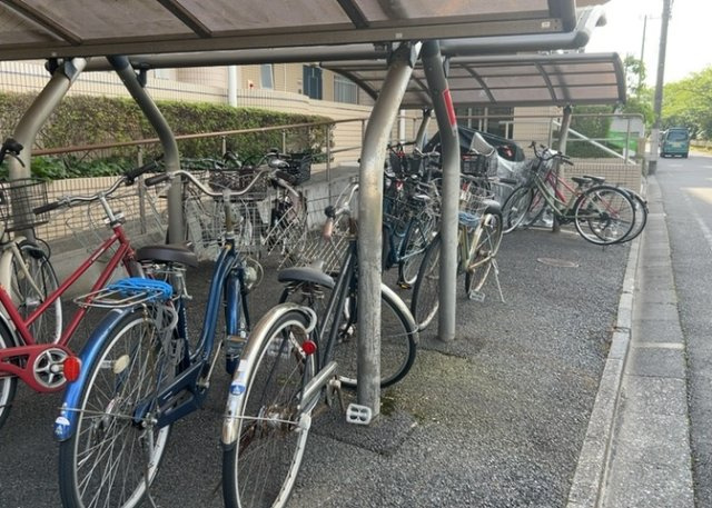 マンションの駐輪場は、事前に空きがあるか確認を取ると安心です。せっかく入居したのに駐輪スペースがない！なんてことになったら大変ですよね。そこで、内見時や購入前にはまず事前に確認しておくと良いでしょう。