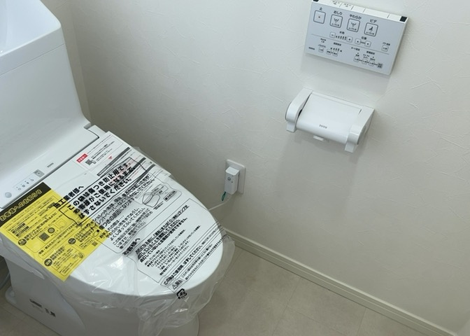 トイレは大きさや形、機能、抗菌性などが異なる多種多彩なタイプが各メーカーから出ています。それぞれに良さがあるため、事前にどういったタイプのトイレがいいのかをご家庭内で決めて、内見に行くといいでしょう。