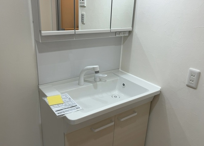 洗面化粧台では顔を洗ったり、身だしなみを整えることが本来の使い方ですが、用途によっては洗面化粧台に求められる機能が違ってくるため、ご自身や家族のライフスタイルに合ったものを選ぶことをおすすめ致します。