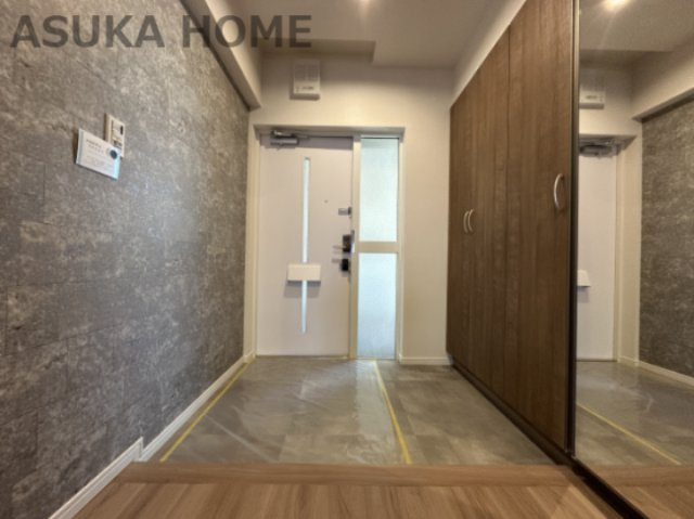 収納たっぷりな広々とした、すっきり空間の玄関です。