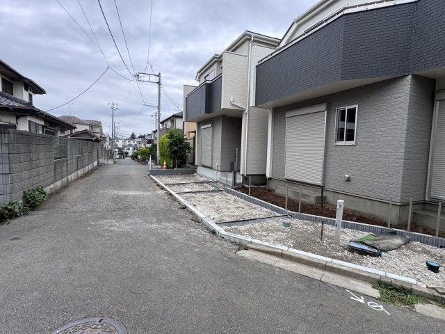 東側前面道路