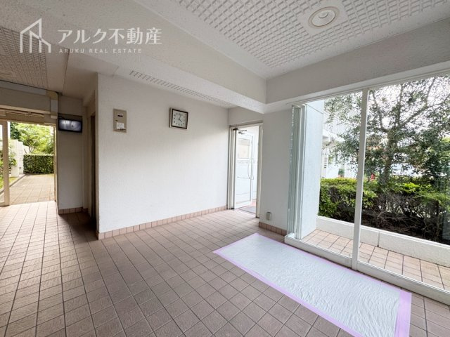 明るく開放的なエントランスです