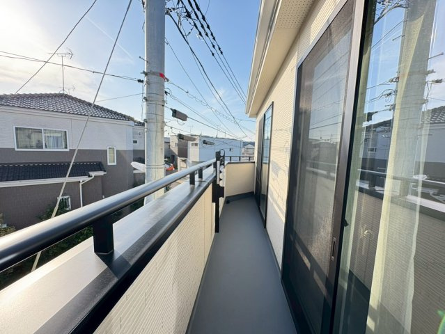 南向きワイドバルコニーでお洗濯物がたっぷり干せます。