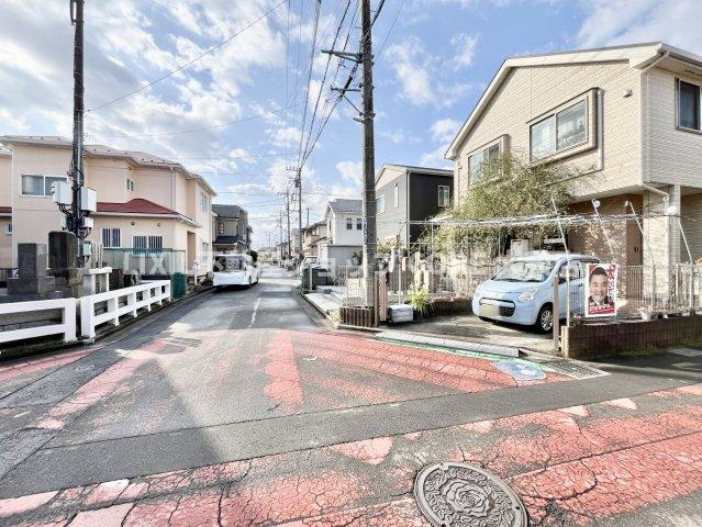 スーパーやドラッグストアなどの買い物施設が近くにあり、生活便利な立地になります！