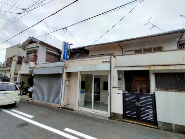 前面道路から店舗部分の中が少し見え、入りやすい雰囲気を作れます！