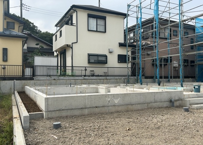 物件の詳細については、現地を見てわかること以外に、役所や法務局などで調べないとわからないことがあります。そのため、現地に行く場合は、もしこの物件を買ったらどのような生活ができるかをイメージしましょう。