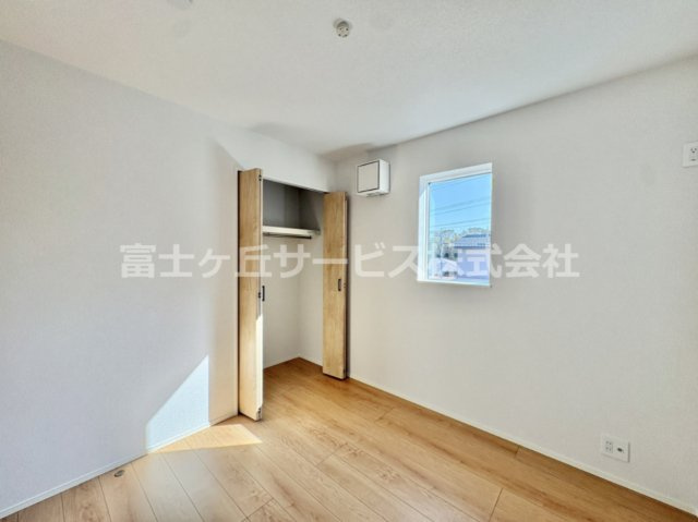 個人の部屋や寝室として使える洋室です