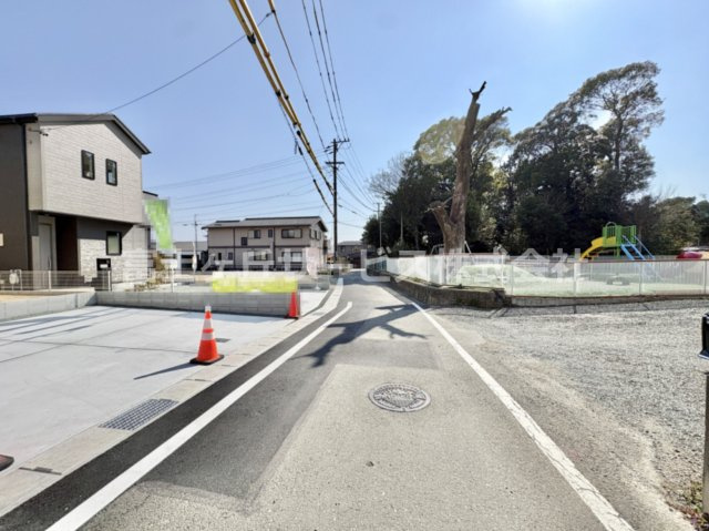 前面道路含む現地写真です