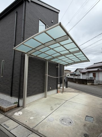 車をお持ちの方に嬉しい駐車場付きの物件です