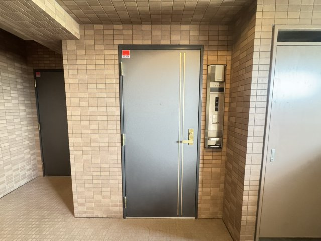 毎日通る玄関はこちらです