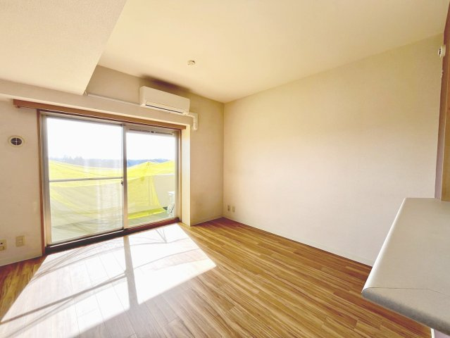 スタンダードな洋室です