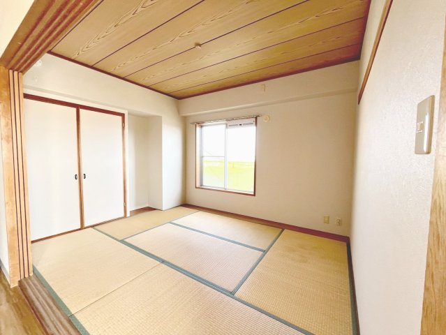 和室ならではの温かな和の空間で寛ぎの時間を過ごせます