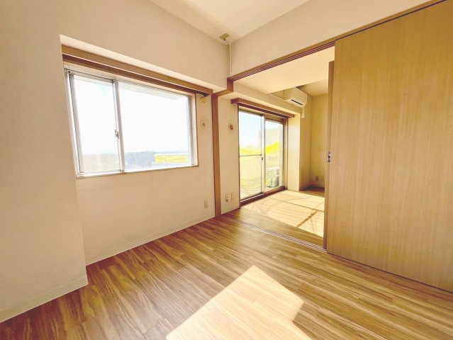 個人の部屋や寝室として使える洋室です