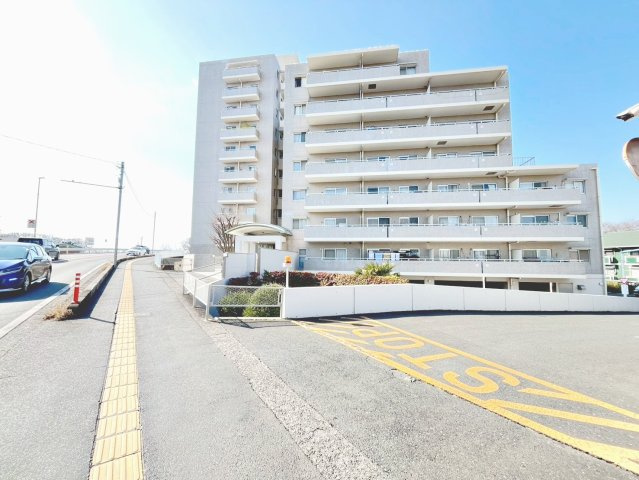 落ち着いた雰囲気の外観です