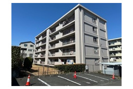 富岡シーサイドコーポJ棟の外観