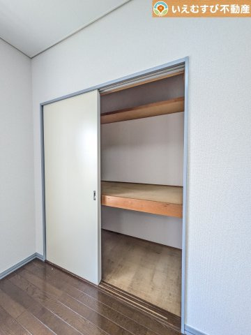 大容量の収納スペースで住空間もスッキリ広々　収納がたっぷり付いていれば、お部屋がすっきり保てて気持ちが良いですね♪