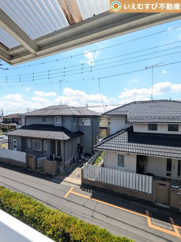 高い建物が無く開放感のある展望　バルコニーからの展望も開けていて閑静な住宅地が望めます。日当りも良いですね♪