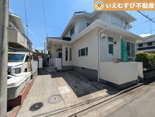 南道路に面し陽当り良好　南西角地で明るく開放的！お車も停めやすい立地です♪