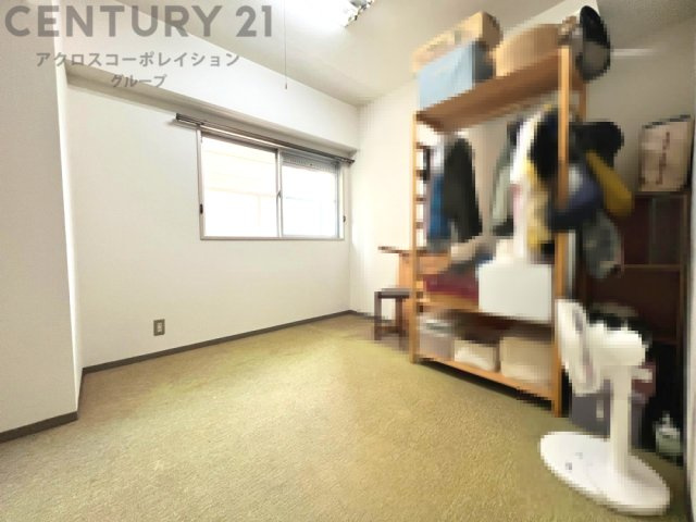 子供部屋…創造性や成長を促す遊びの空間を提供。学習や趣味に集中できる環境を整えます。個別のプライベートスペースは自己表現と自立心を育み、心地よい睡眠環境を整えリラックスできる場所を提供。