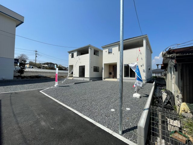 駐車場は並列3台駐車可能です！