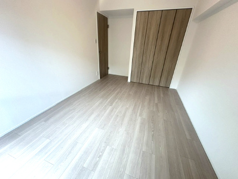 約6.1帖の洋室！全居室に収納が備わり、お部屋をより広くスッキリとお使いいただけます。