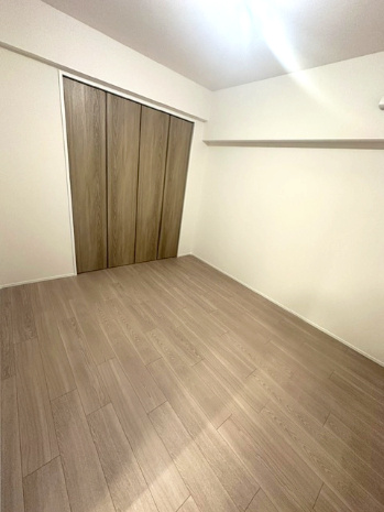 約5.2帖の納戸！子供部屋、書斎、趣味の部屋、ゲストルームなど、用途に合わせて柔軟に活用可能です。