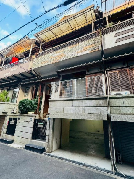 外観：327002229016