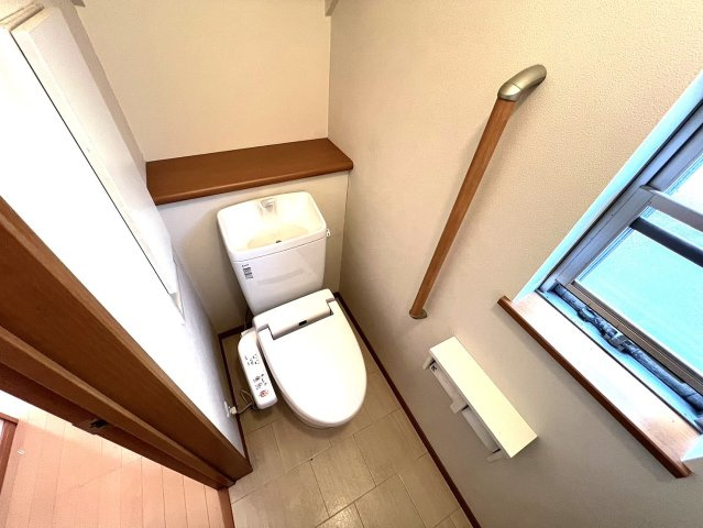 1階と2階にトイレがございます