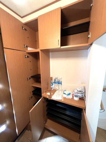 家族分の収納ができる大きなシューズボックスです