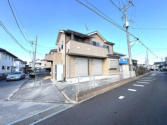 明るい色合いの一戸建て