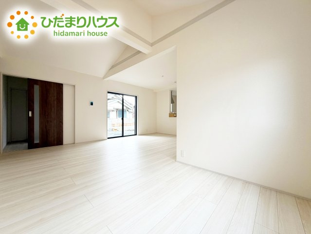 ホワイトを基調としたLDKは、明るく上品な心地よさを演出してくれます。
