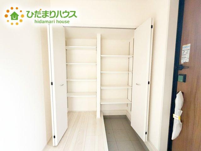 たっぷり収納と清潔感のある空間設計で、毎日の出入りが快適に。