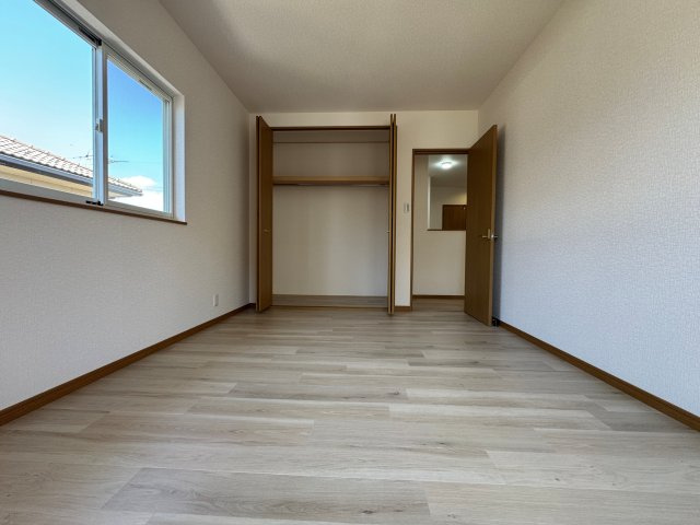 家族それぞれの個室としても使いやすい、6帖のゆとりある洋室。