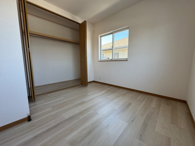 書斎やワークスペース、お子さまのお部屋など多目的に活用できる約4.7帖のお部屋。