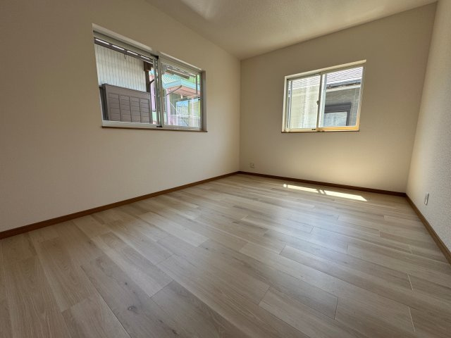 ゆとりのある6帖の洋室。主寝室や子ども部屋など、多目的に活用できます。