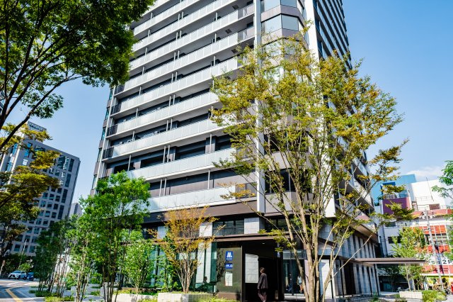 【外観】低層階部分の外観です。自然の気配が感じられるエクステリアです☆