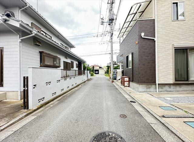 前面約4m道路に面した、落ち着いた住環境です。