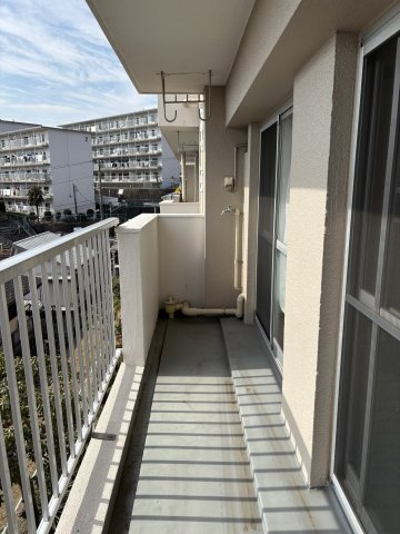 日当たりが良くお洗濯しやすいバルコニー。
