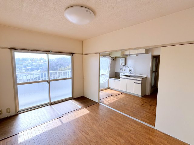 ダイニングキッチンと洋室をつなげて団らんの空間を作れます。