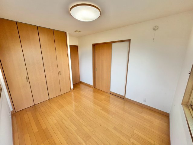 コンパクトで使いやすい洋室です(2階)