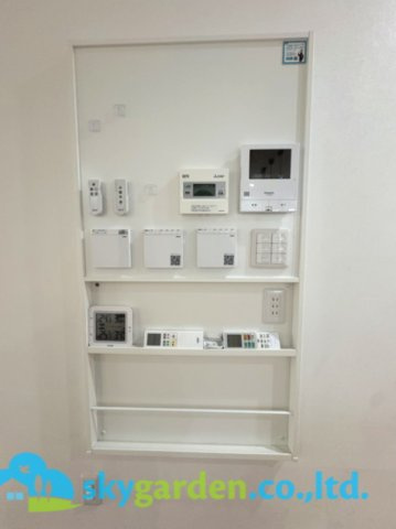 スイッチ類、床暖房、床冷房、ブラインドなどすべて自動スイッチがまとまってます