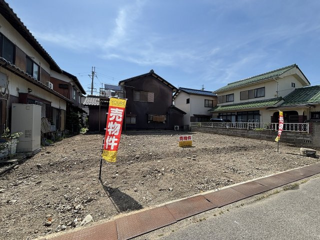 周辺は落ち着いた住環境が魅力。　ゆとりある暮らしを実現できます。